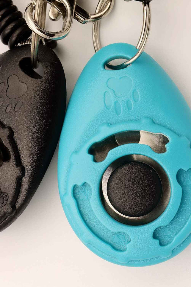 Pet Training Clicker with Wrist Strap, Dog Training Clicker, New Black and Blue, Sound-Sensitive Pets
